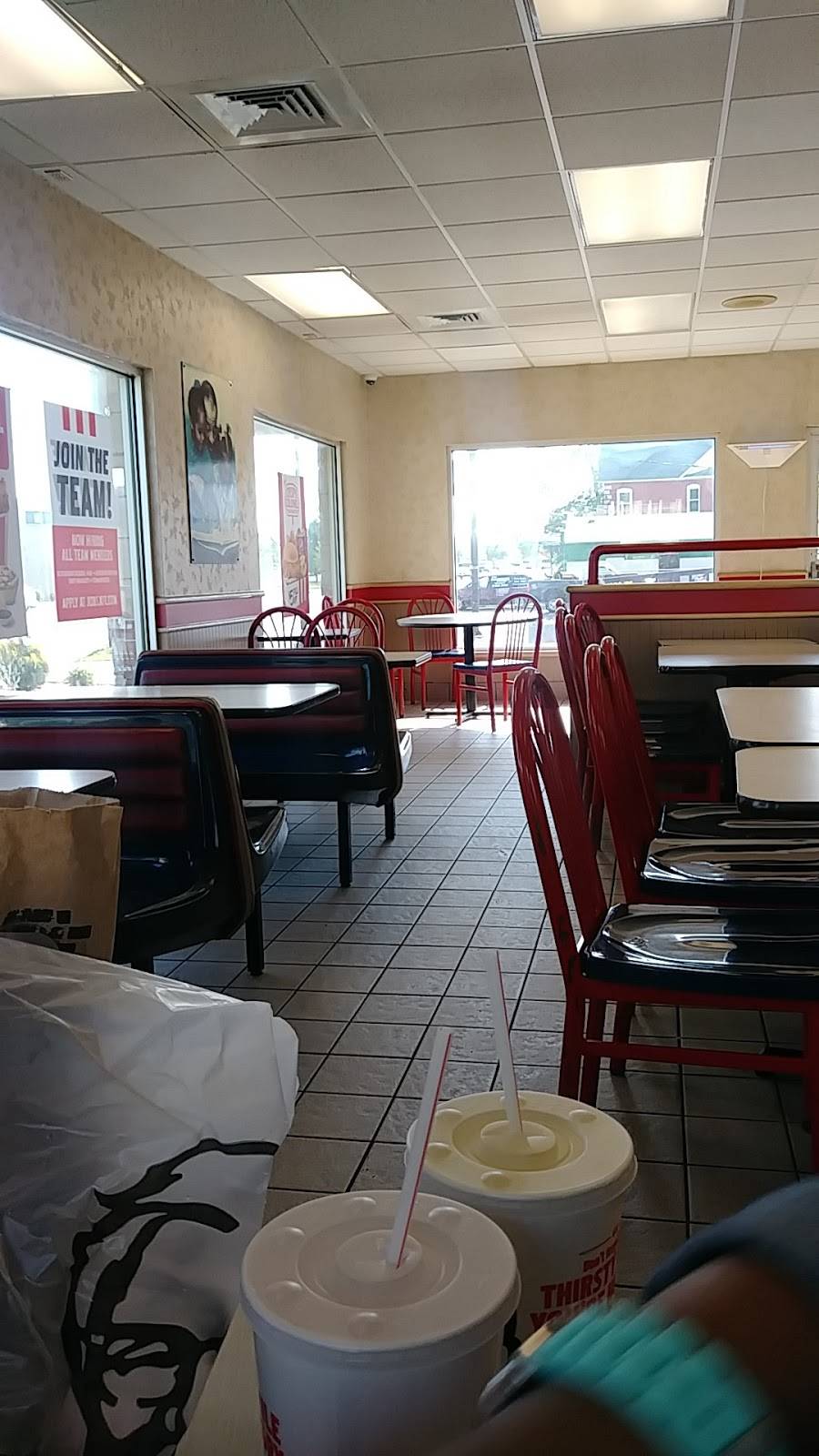 KFC | restaurant | 930 New Britain Ave, West Hartford, CT 06110, USA | 8609539144 OR +1 860-953-9144