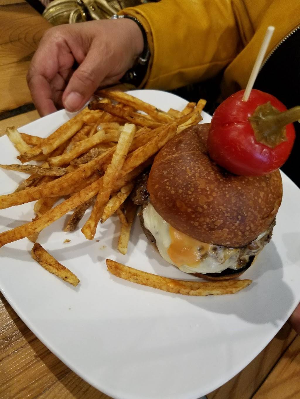 Bookers Restaurant & Bar | restaurant | 5021 Baltimore Ave, Philadelphia, PA 19143, USA | 2158830960 OR +1 215-883-0960