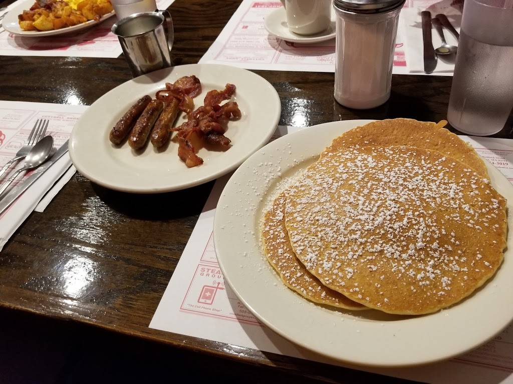 Ginas Restaurant | restaurant | 950 Wilson Rd, Fall River, MA 02720, USA | 5086794311 OR +1 508-679-4311