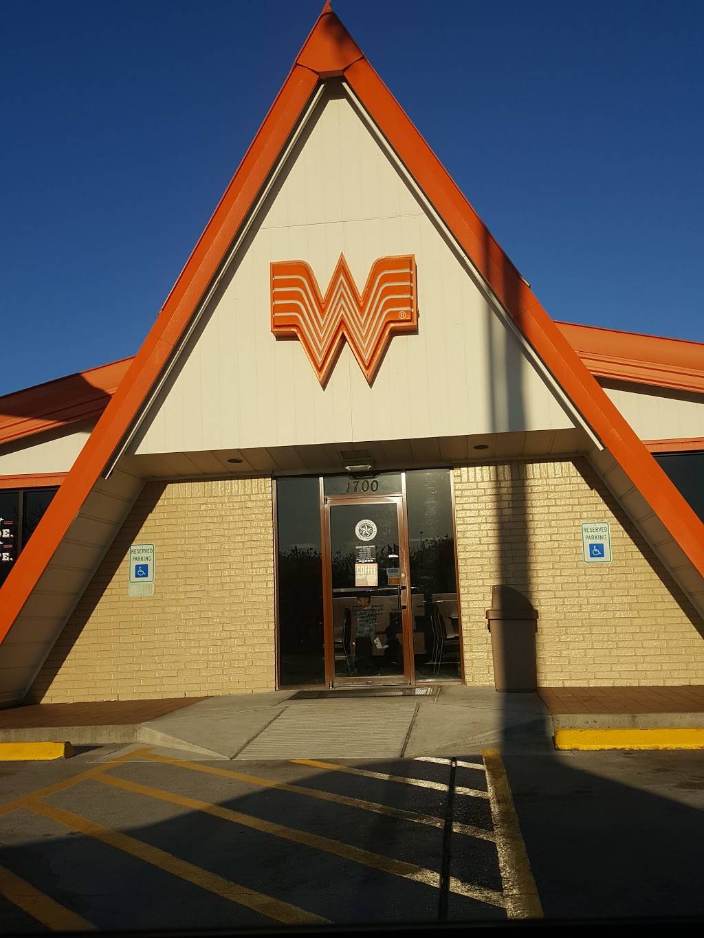 Whataburger | restaurant | 1700 N Wayside Dr, Houston, TX 77020, USA | 7136746609 OR +1 713-674-6609