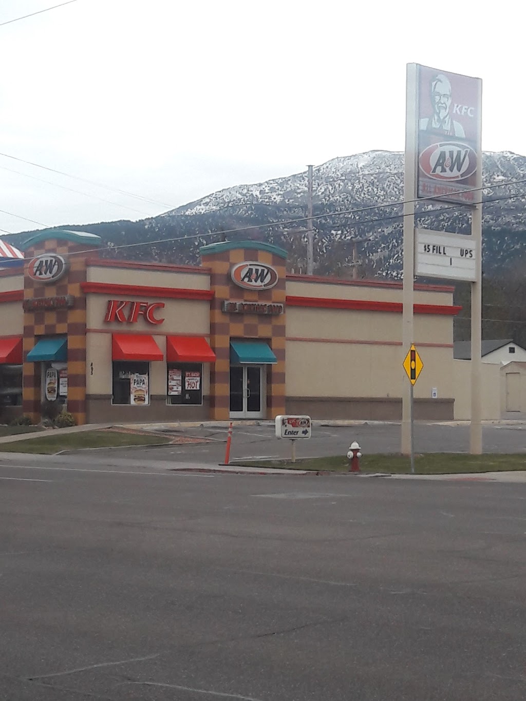 A&W Restaurant | restaurant | 895 W 200 N, Cedar City, UT 84720, USA | 4355863393 OR +1 435-586-3393