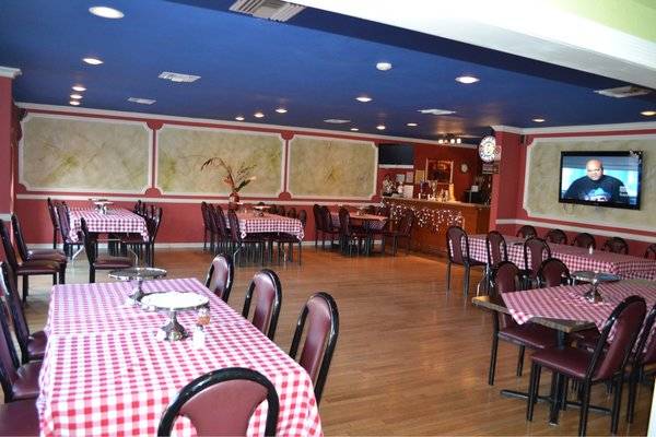 Leos Pizza Family Restaurant | restaurant | 7556 Foothill Blvd, Tujunga, CA 91042, USA | 8183522222 OR +1 818-352-2222