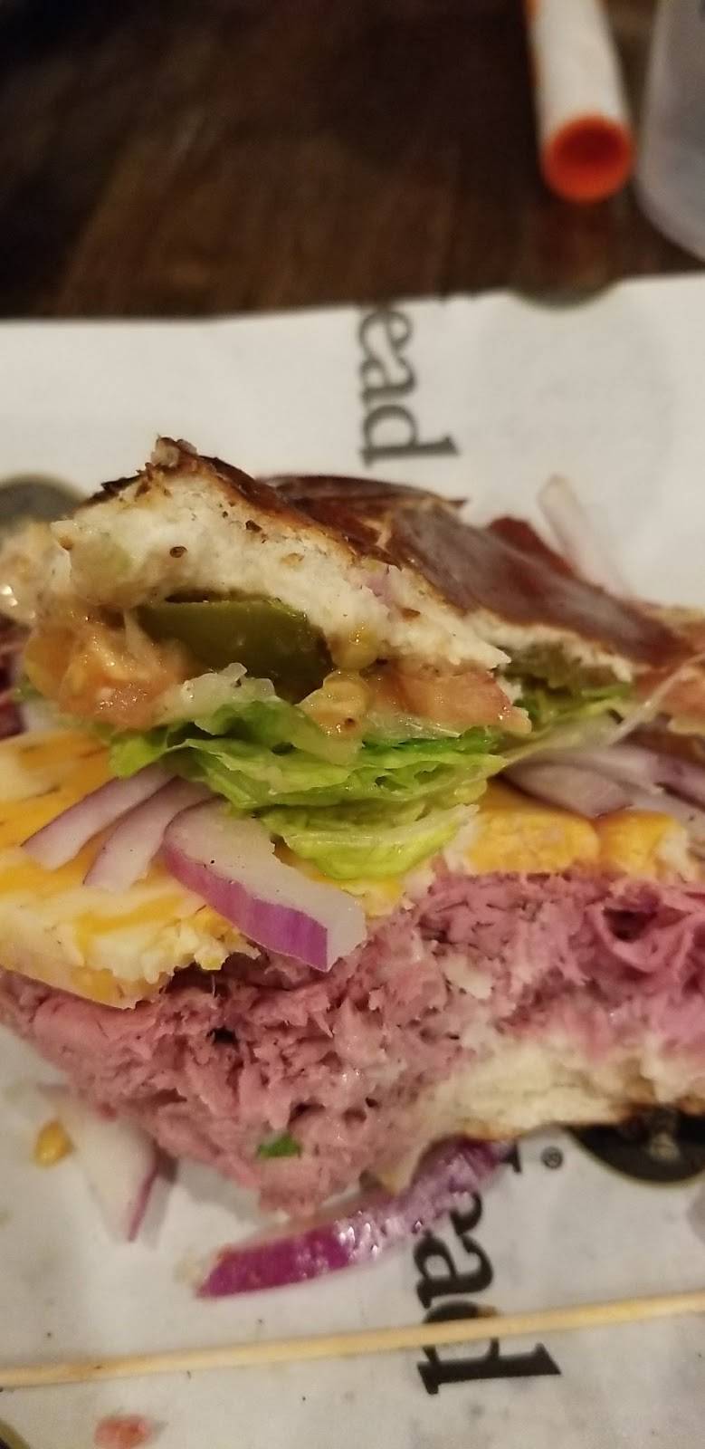 Lucky Bernies | restaurant | 11605 Catalpa Ln, Woodstock, IL 60098, USA | 8155277251 OR +1 815-527-7251