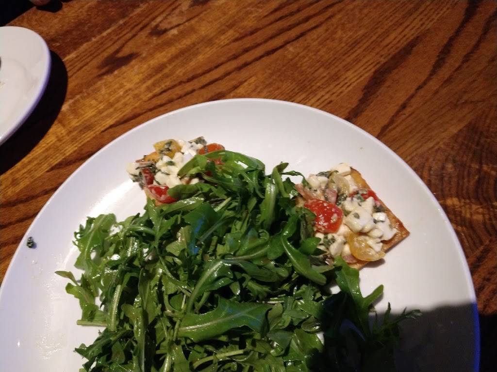 The Broadway | restaurant | 726 E Broadway, Boston, MA 02127, USA | 6173076480 OR +1 617-307-6480