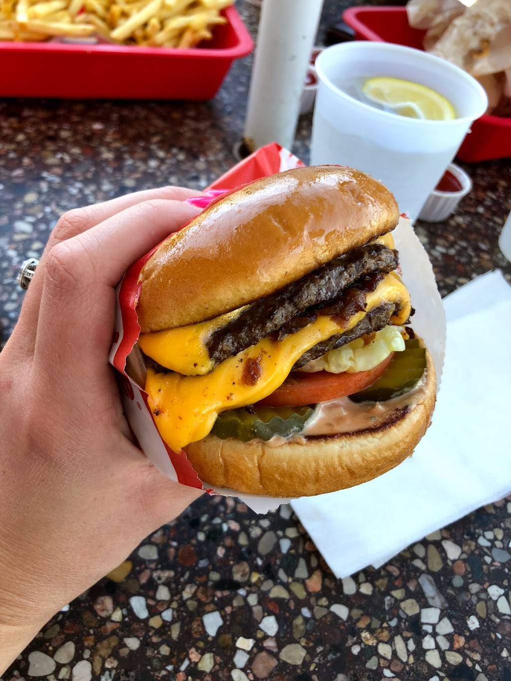 Carls Jr. | restaurant | 7646 N Blackstone Ave, Fresno, CA 93720, USA | 5592612760 OR +1 559-261-2760