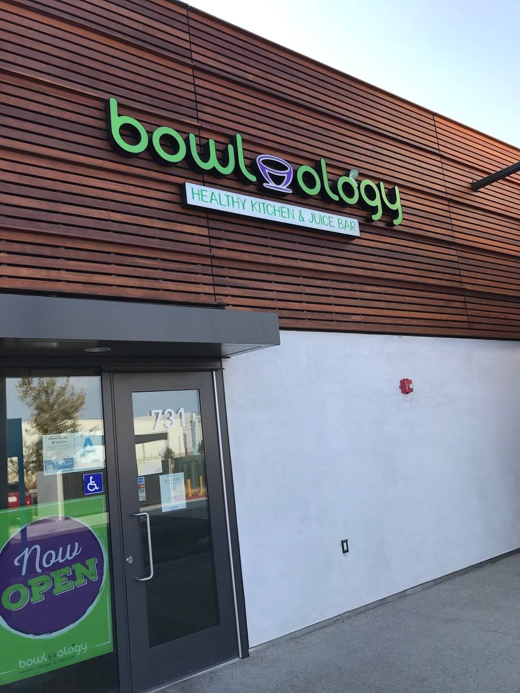Bowlology | restaurant | 731 Campus Dr, El Segundo, CA 90245, USA | 3106163393 OR +1 310-616-3393