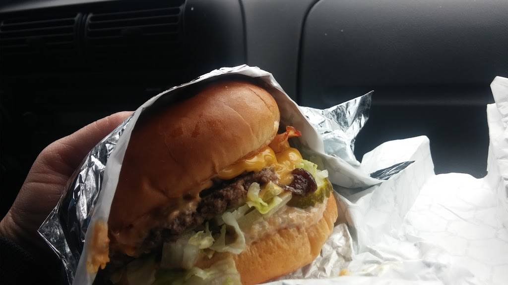 Luckys Drive-In | restaurant | 13502 Pacific Ave S, Parkland, WA 98444, USA | 2535366677 OR +1 253-536-6677