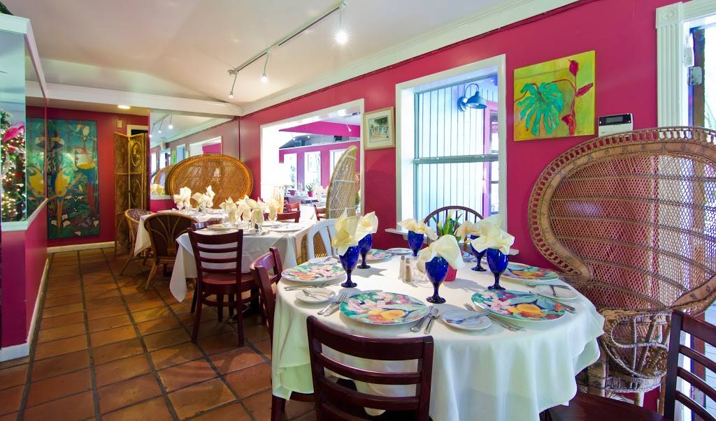 The Real Macaw Restaurant | restaurant | 3275 Bayshore Dr, Naples, FL 34112, USA | 2397321188 OR +1 239-732-1188