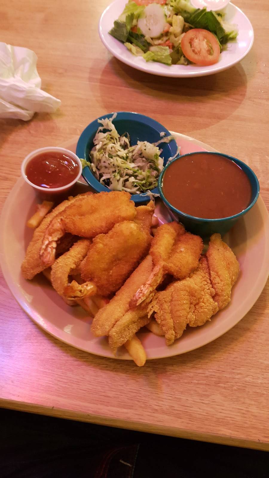 Catfish Parlour | restaurant | 4705 E Ben White Blvd, Austin, TX 78744, USA | 5124003601 OR +1 512-400-3601