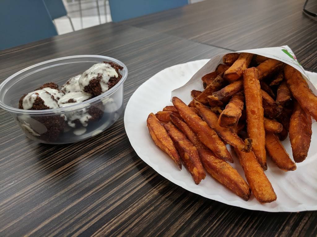 Maoz Falafel & Grill | restaurant | 5 Woodfield Mall, Schaumburg, IL 60173, USA | 8477960430 OR +1 847-796-0430