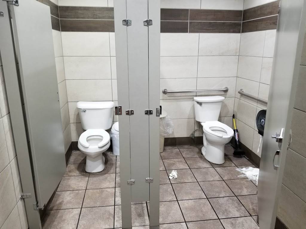 Hardees | restaurant | 486 US-601, Lugoff, SC 29078, USA | 8034385518 OR +1 803-438-5518