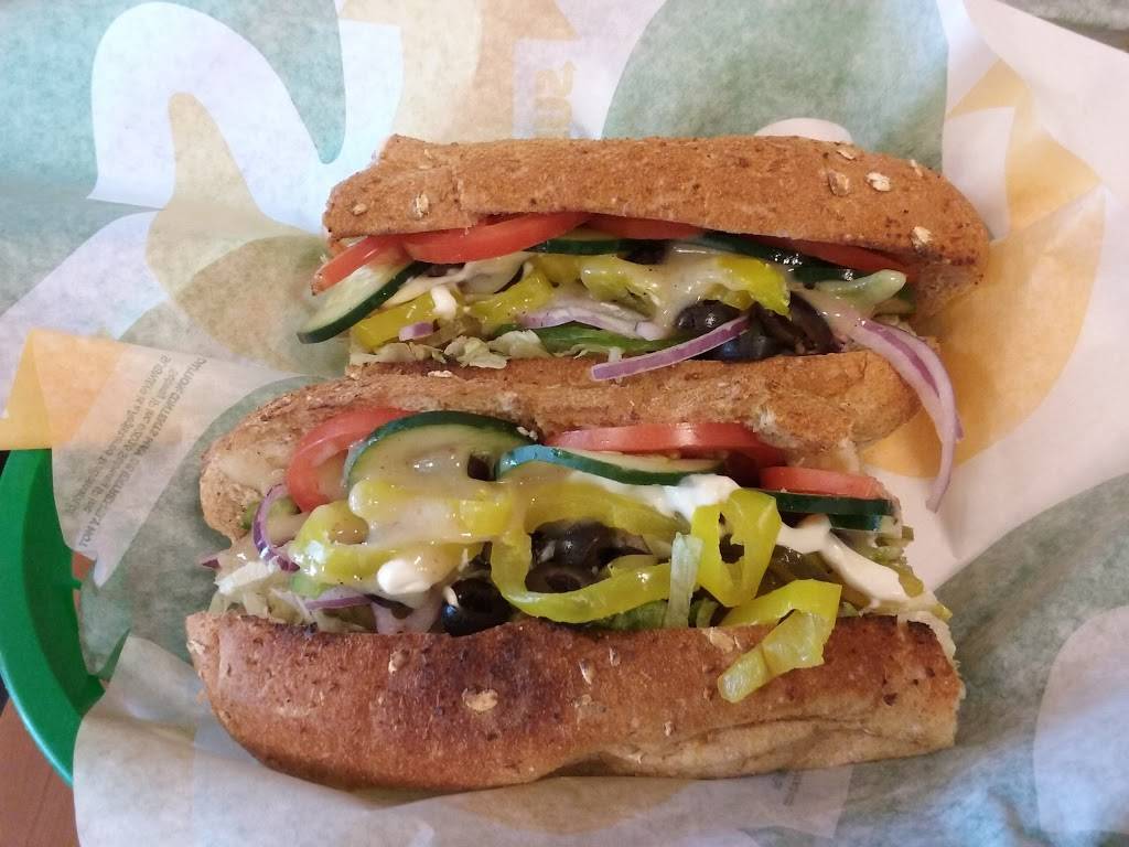 Subway | restaurant | 80 Newport Ave, Rumford, RI 02916, USA | 4012701925 OR +1 401-270-1925