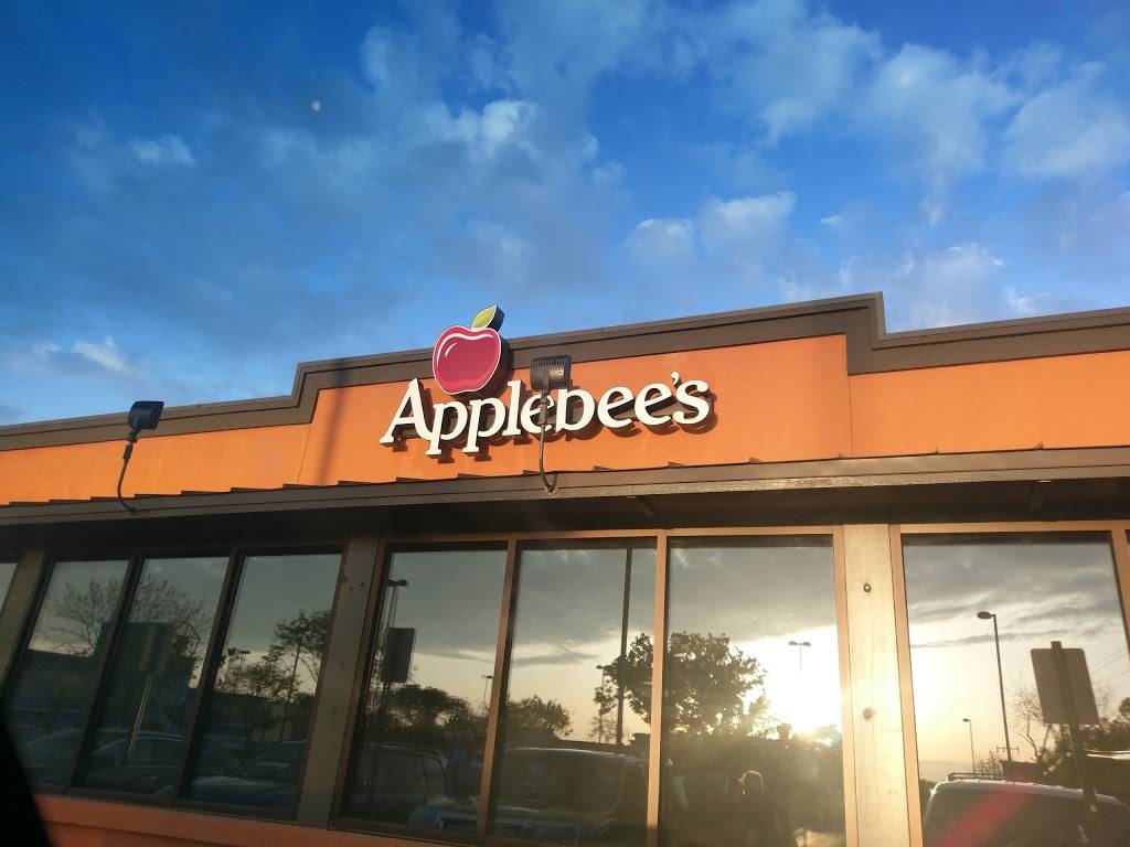 Applebees Grill + Bar | restaurant | 7007 N Cedar Ave, Fresno, CA 93720, USA | 5593227144 OR +1 559-322-7144