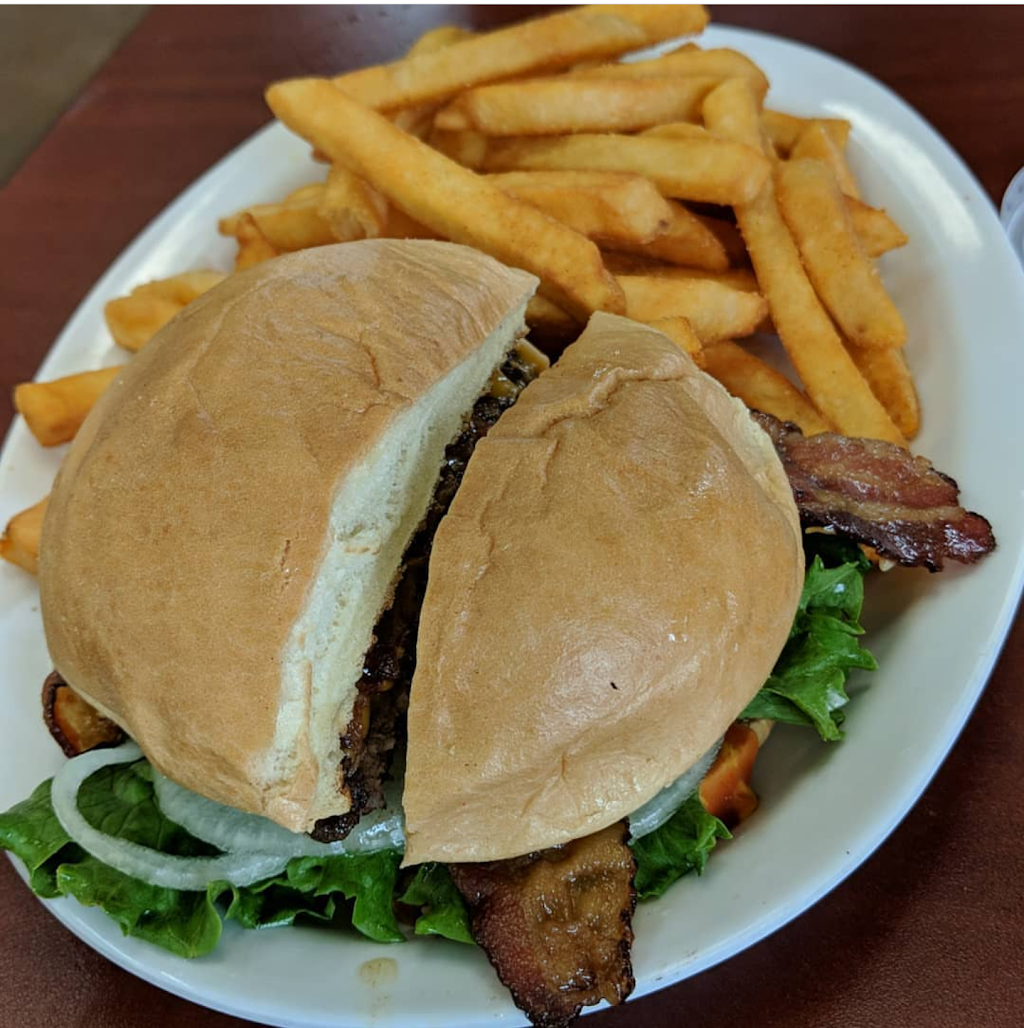 Willie J’s Burgers & More | restaurant | 2010 Club Center Dr, Sacramento, CA 95835, USA | 9162859379 OR +1 916-285-9379