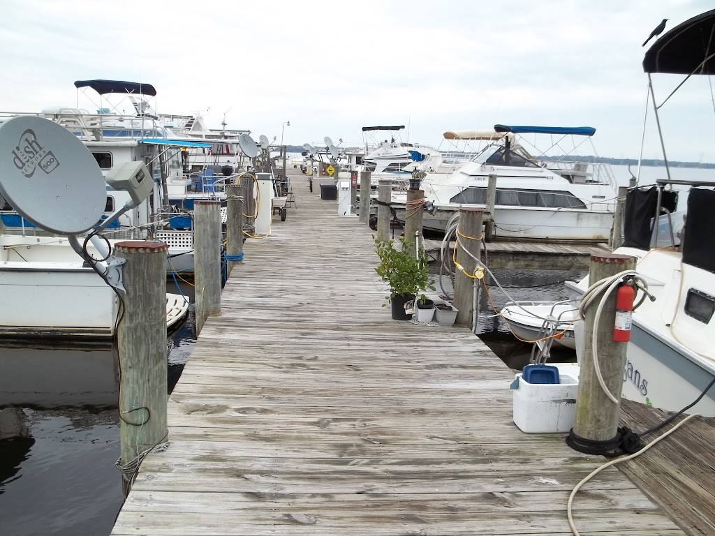 Crystal Cove Riverfront Resort & Suites Palatka | restaurant | Riverfront Resort Drive, 133 Crystal Cove Dr, Palatka, FL 32177, USA | 3863251055 OR +1 386-325-1055