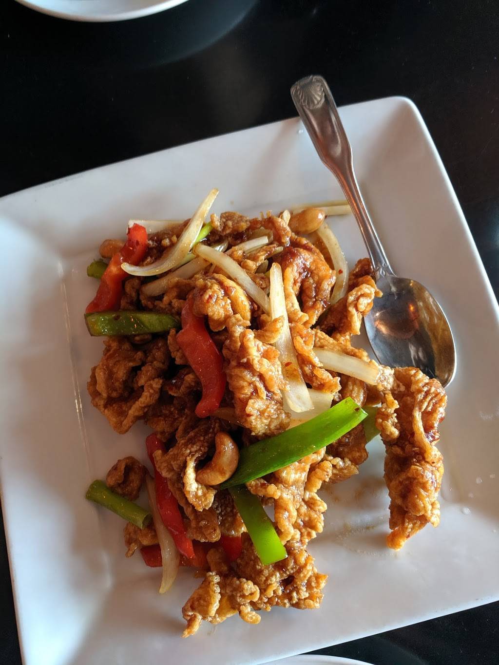 Sriracha Thai Cuisine | restaurant | 1319 9th Ave, San Francisco, CA 94122, USA | 4155647722 OR +1 415-564-7722