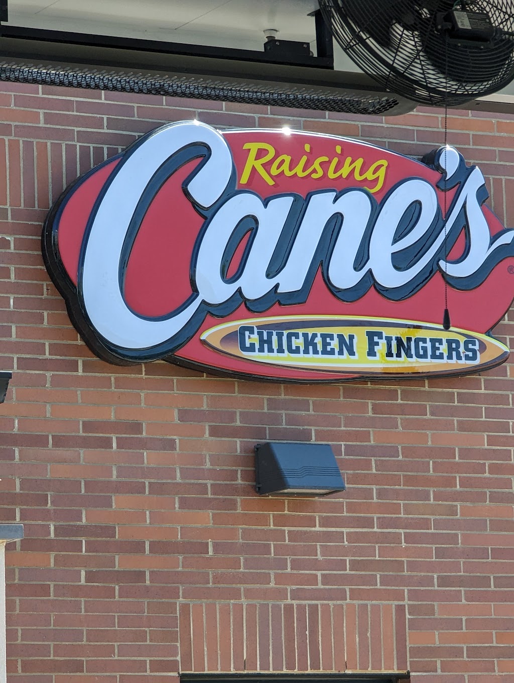 Raising Canes Chicken Fingers | restaurant | 141 Boston Post Rd W, Marlborough, MA 01752, USA | 9788482157 OR +1 978-848-2157