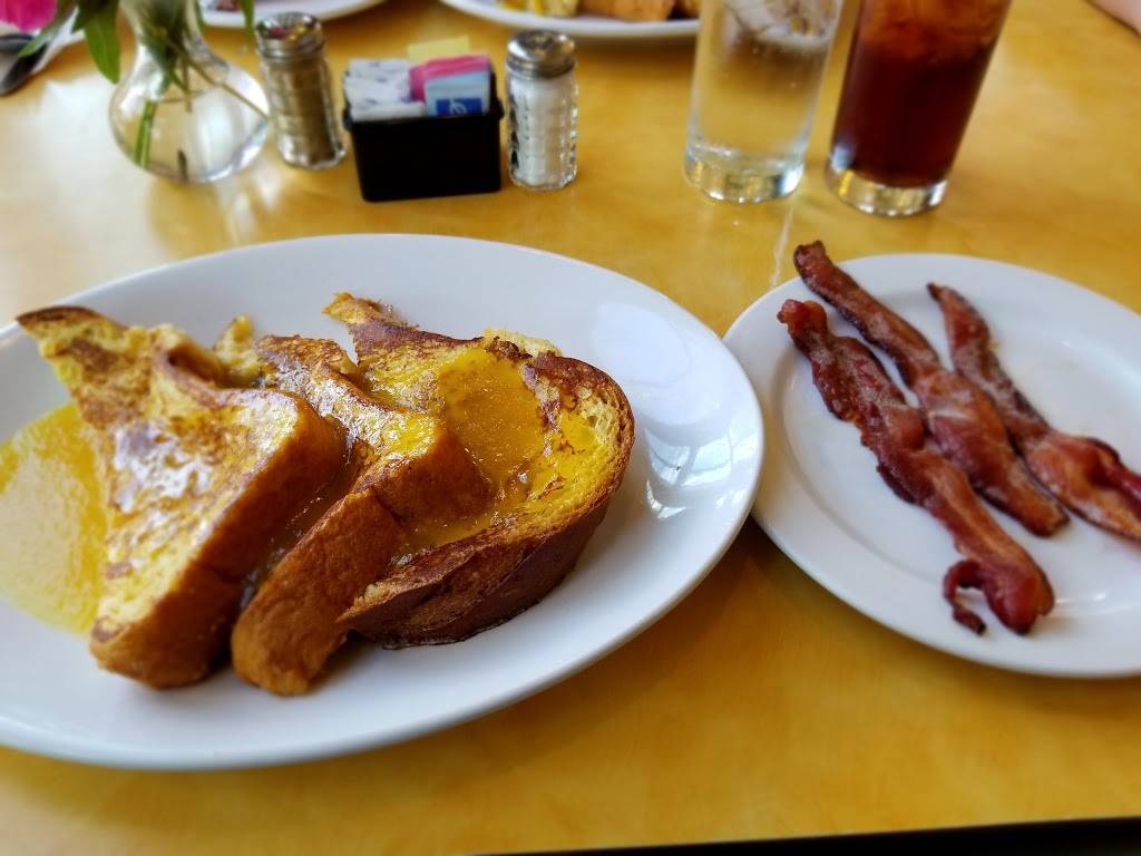 Half Day Cafe | restaurant | 1 Wyoming Ave, Wyoming, OH 45215, USA | 5138212323 OR +1 513-821-2323