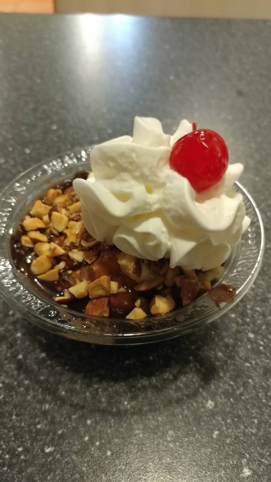 Braums Ice Cream & Burger Restaurant | restaurant | 2201 N Rock Rd, Derby, KS 67037, USA | 3167888740 OR +1 316-788-8740