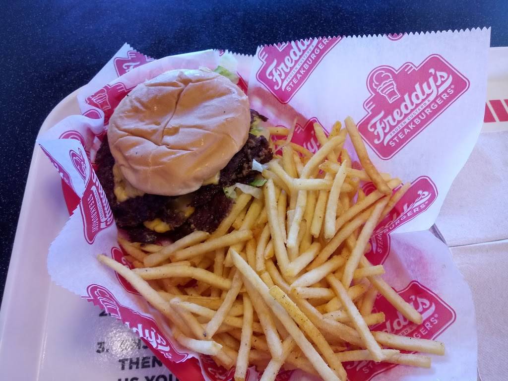 Freddys Frozen Custard & Steakburgers | restaurant | 916 W Kimberly Rd, Davenport, IA 52806, USA | 5633453000 OR +1 563-345-3000