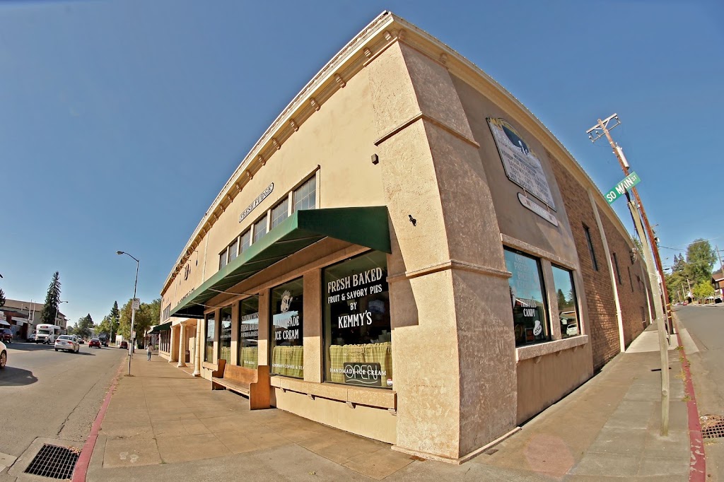 JD Redhouse & Company | restaurant | 212 S Main St, Willits, CA 95490, USA | 7074591214 OR +1 707-459-1214