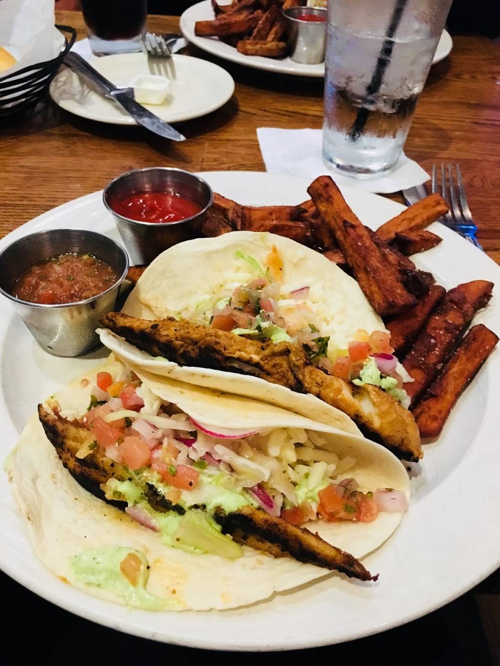 Lilys Seafood Grill & Brewery | restaurant | 410 S Washington Ave, Royal Oak, MI 48067, USA | 2485915459 OR +1 248-591-5459