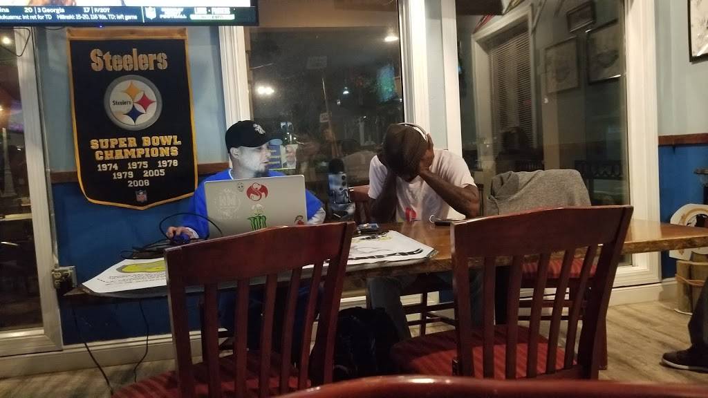 Vals Sports Bar & Grill | restaurant | 1600 Government St, Ocean Springs, MS 39564, USA | 2283279210 OR +1 228-327-9210