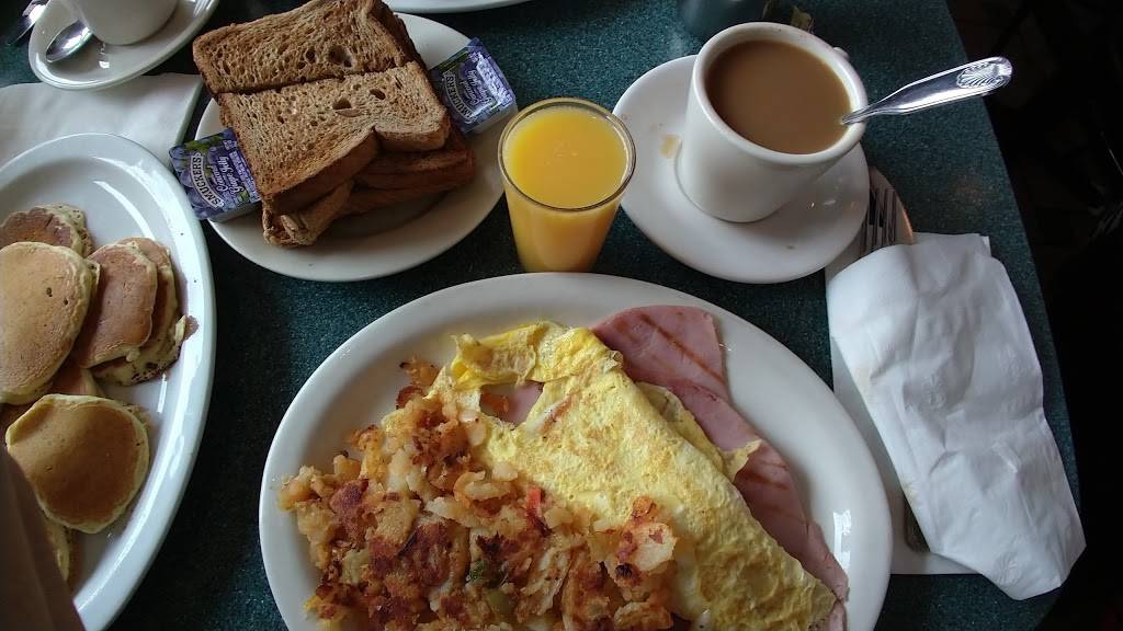 Bedford Cafe | meal takeaway | 1 Bedford Park Blvd, Bronx, NY 10468, USA | 7183653446 OR +1 718-365-3446