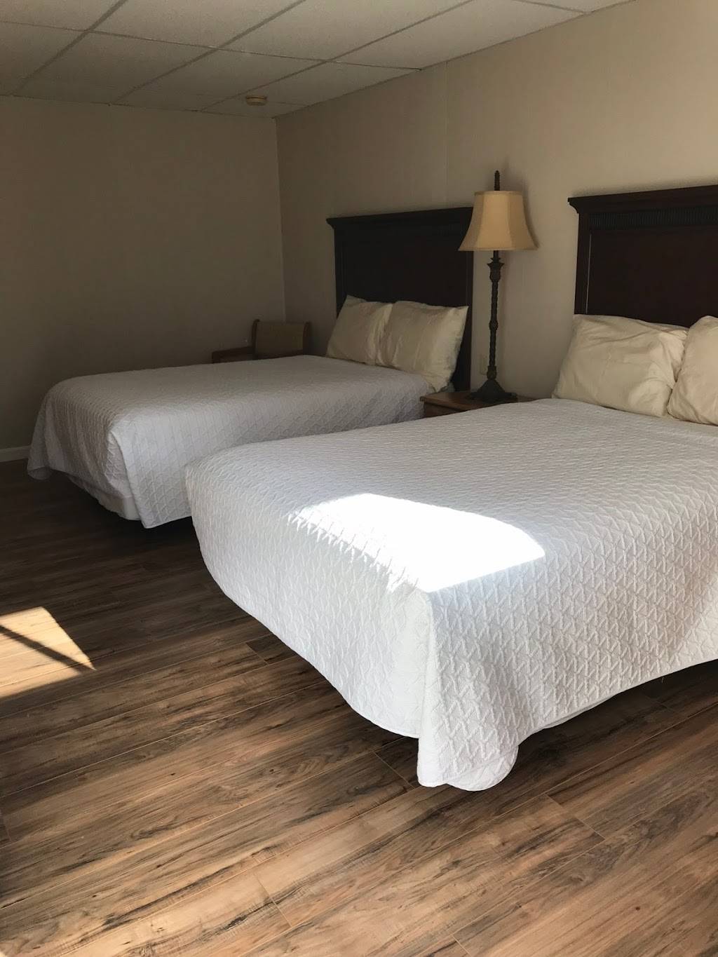 Gregorys Resort Motel & Cabins & Store | restaurant | 1504 N 2070 E Rd, Shelbyville, IL 62565, USA | 2177744313 OR +1 217-774-4313