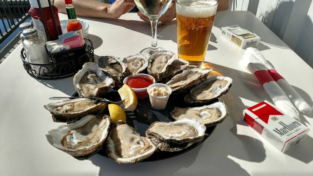 McElroys Harbor House | restaurant | 695 Beach Blvd, Biloxi, MS 39530, USA | 2284355001 OR +1 228-435-5001