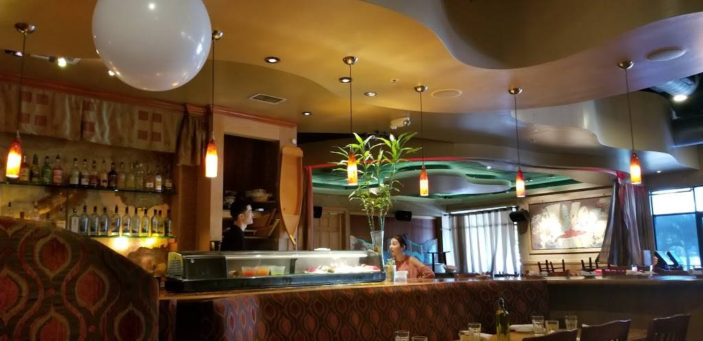 Noodles Italian Cafe & Sushi Bar | restaurant | 1585 Pine Ridge Rd, Naples, FL 34109, USA | 2395920050 OR +1 239-592-0050