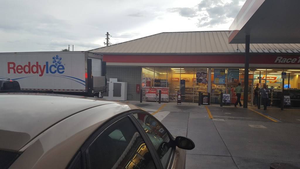 RaceTrac | bakery | 4156 W Blue Heron Blvd, Riviera Beach, FL 33404, USA | 5618818330 OR +1 561-881-8330