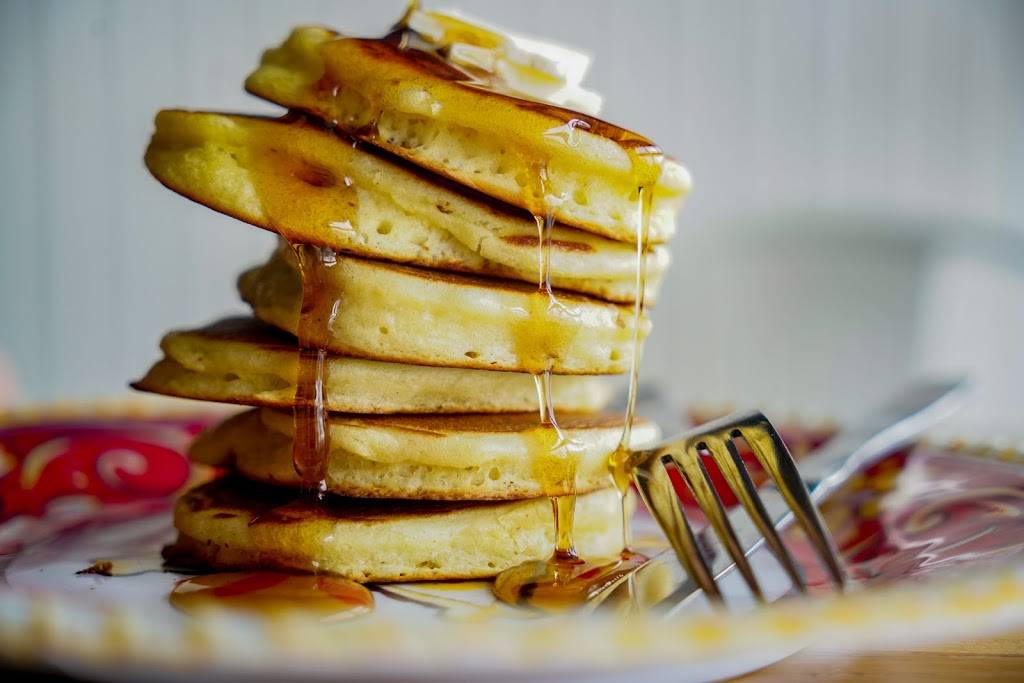 Yolklore | restaurant | 8958 Watson Rd, St. Louis, MO 63119, USA | 3142708538 OR +1 314-270-8538