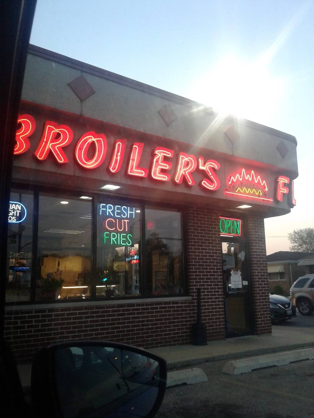 Broilers Flip | restaurant | 6009 W Montrose Ave, Chicago, IL 60634, USA | 7737363920 OR +1 773-736-3920
