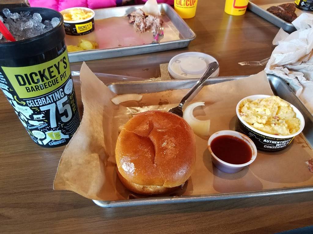 Dickeys Barbecue Pit | meal delivery | 600 S, Rte 291, Liberty, MO 64068, USA | 8164296005 OR +1 816-429-6005