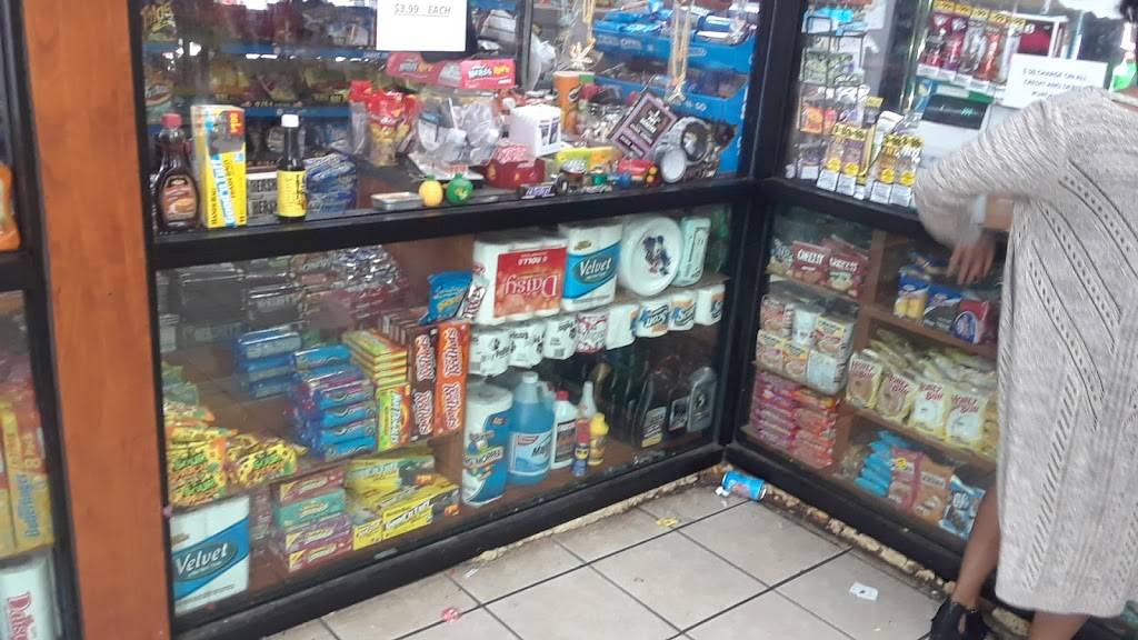 Harvey Food Mart | meal takeaway | 120 W 154th St, Harvey, IL 60426, USA | 5048293824 OR +1 504-829-3824