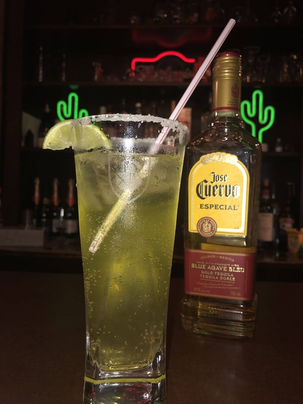 GuilloS Bistro Bar | restaurant | 95 Rue Notre Dame E, Victoriaville, QC G6P 3Z8, Canada | 8197521174 OR +1 819-752-1174