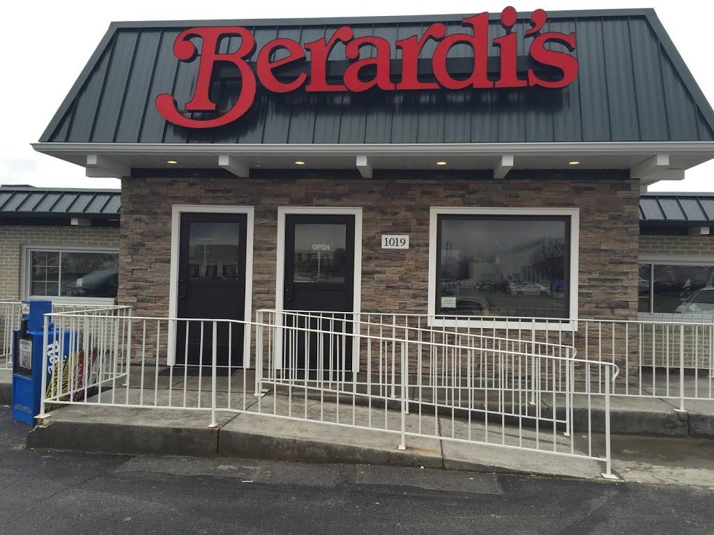 Berardis Family Kitchen | restaurant | 1019 W Perkins Ave, Sandusky, OH 44870, USA | 4196264592 OR +1 419-626-4592
