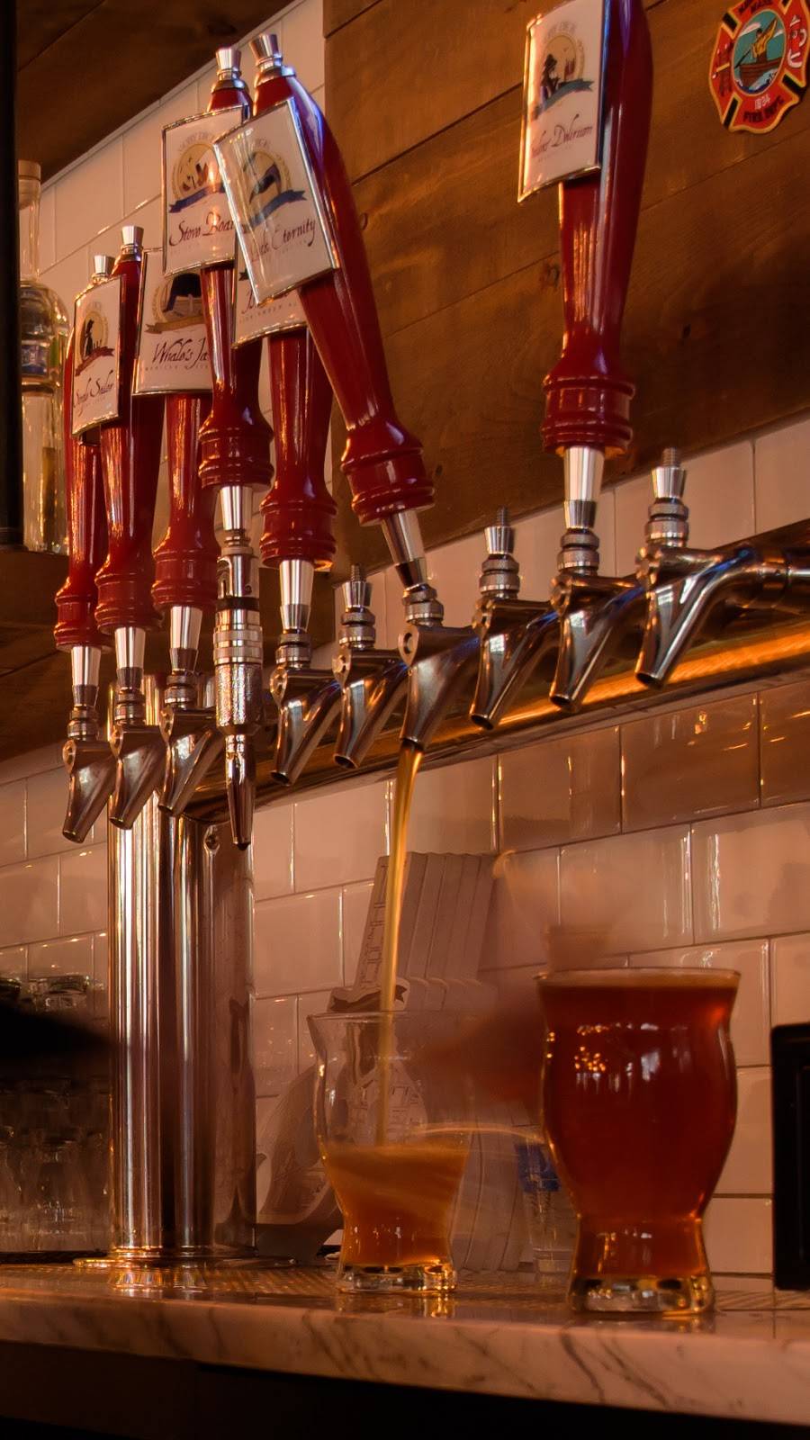 Moby Dick Brewing Co. | restaurant | 16 S Water St, New Bedford, MA 02740, USA | 7742026961 OR +1 774-202-6961