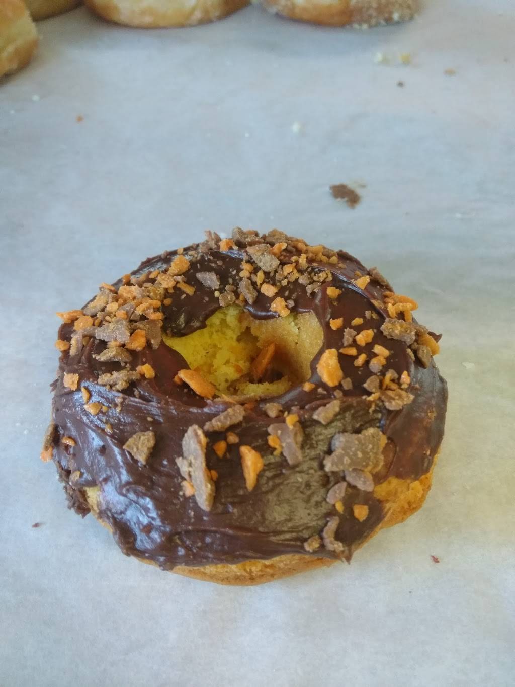 Peoria Donut Cafe | restaurant | 7539 W Peoria Ave Unit B101, Peoria, AZ 85345, USA | 4802315710 OR +1 480-231-5710