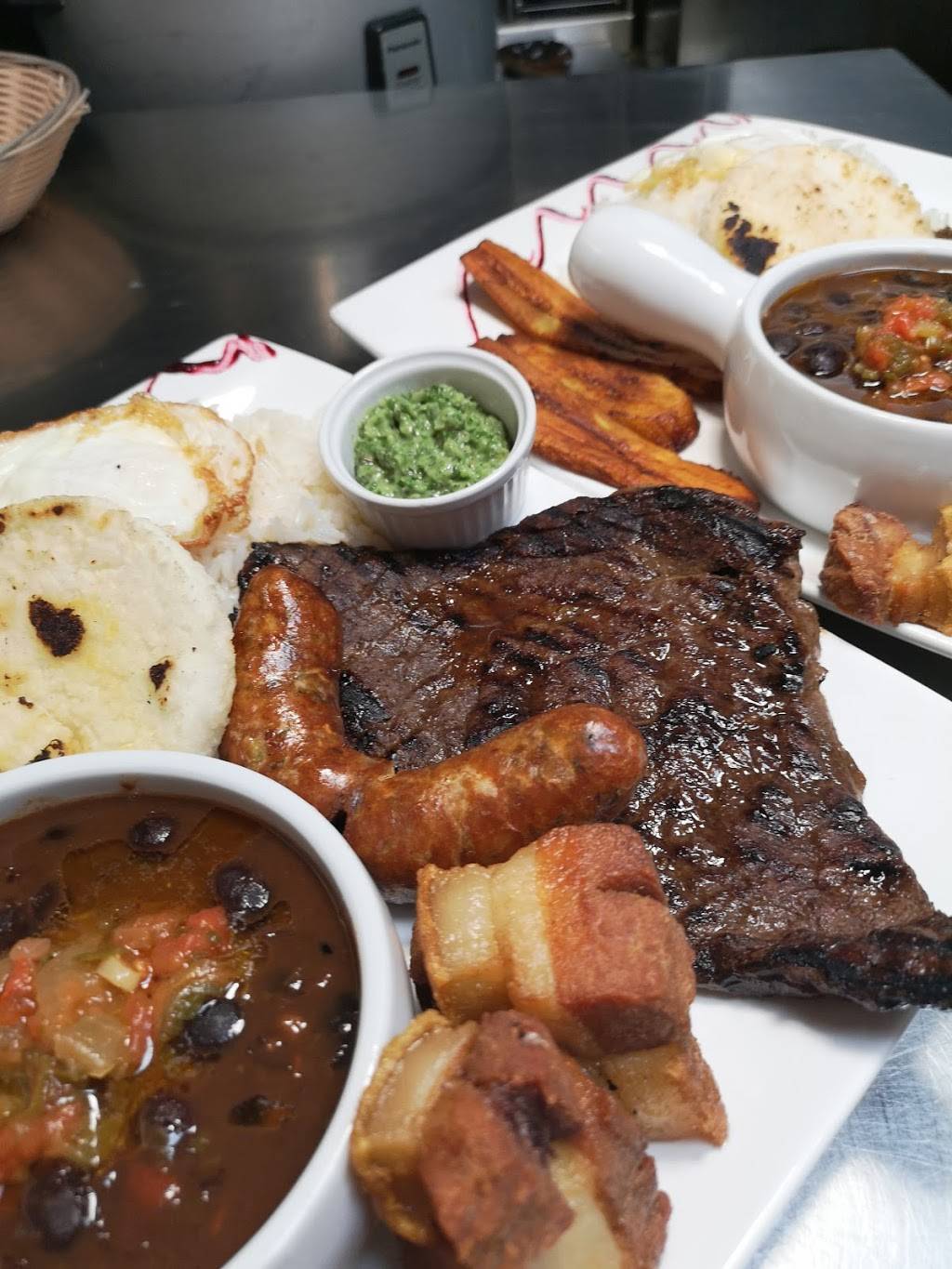 Delicious Empanadas | restaurant | 2438 Dufferin St, York, ON M6E 3T1, Canada | 6478272278 OR +1 647-827-2278