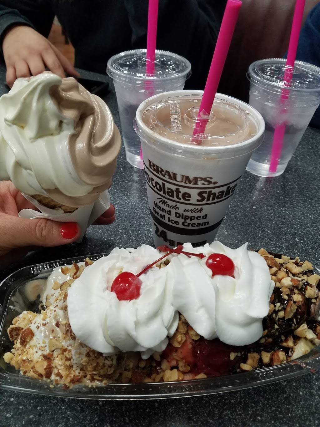 Braums Ice Cream & Burger Restaurant | restaurant | 1100 W Moore Ave, Terrell, TX 75160, USA | 9725512855 OR +1 972-551-2855