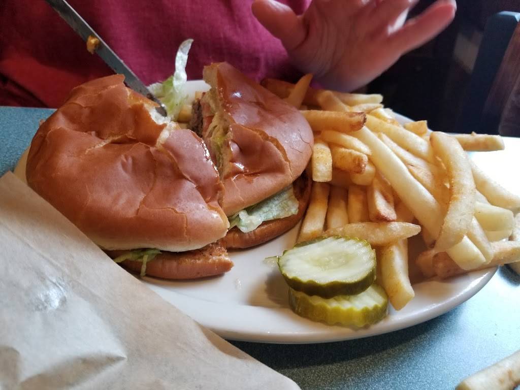 The Woodshed Restaurant | restaurant | 2593 Cosby Hwy, Newport, TN 37821, USA | 4235327297 OR +1 423-532-7297