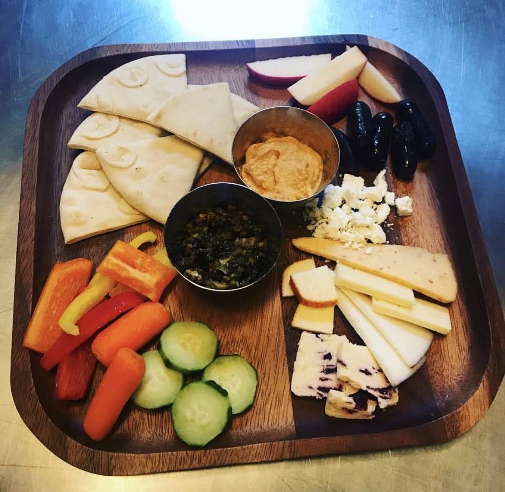 Welchs Ale House | restaurant | 1915 S Calhoun St, Fort Wayne, IN 46802, USA | 2604566542 OR +1 260-456-6542