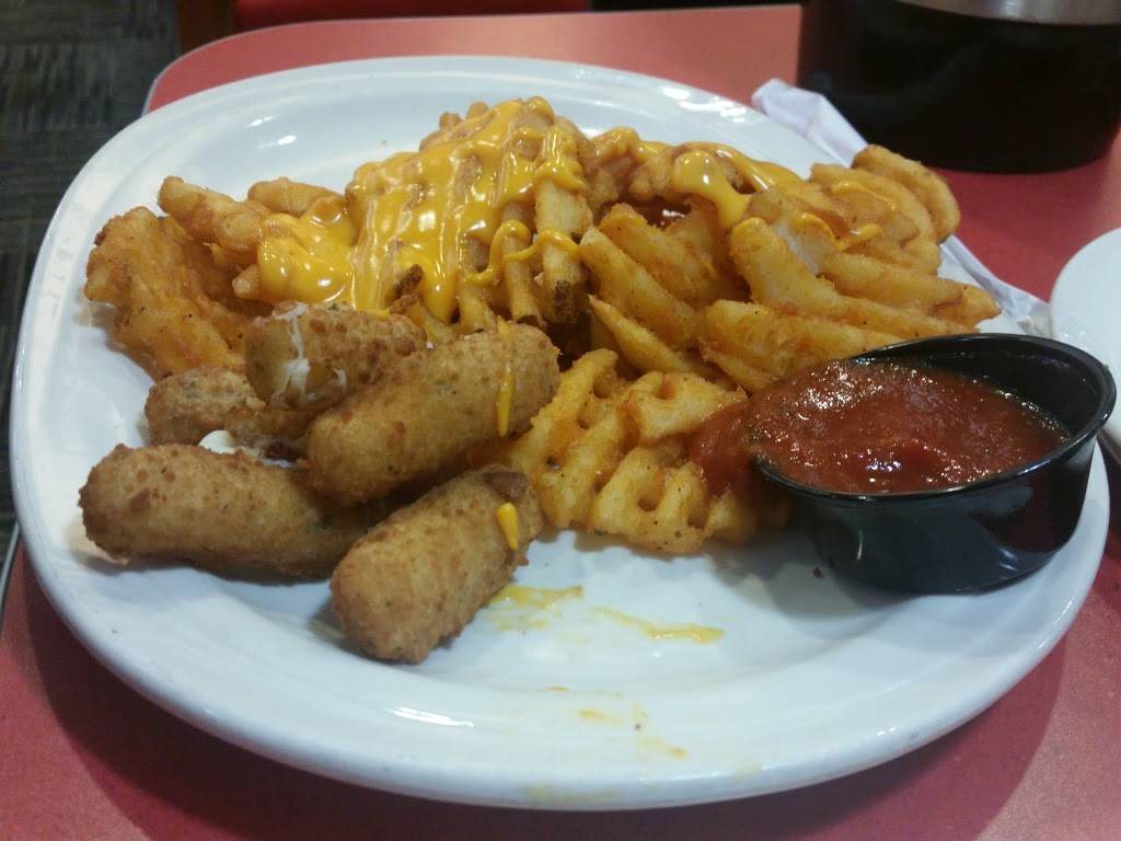 Friendlys | restaurant | 949 Old Country Rd, Riverhead, NY 11901, USA | 6317275139 OR +1 631-727-5139