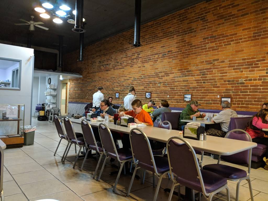 Reflections Family Restaurant | restaurant | 15 S Central Ave, Casey, IL 62420, USA | 2179320154 OR +1 217-932-0154