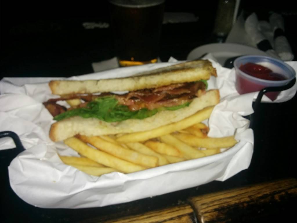 F. OMahonys | restaurant | 3701 N Broadway, Chicago, IL 60613, USA | 7735490226 OR +1 773-549-0226