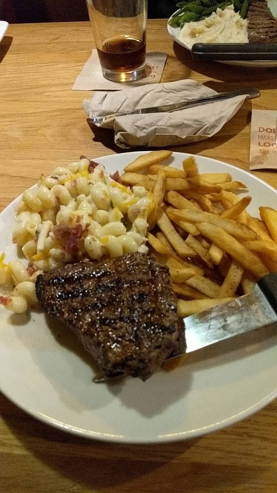 Applebees Grill + Bar | restaurant | 1966 N Henderson St, Galesburg, IL 61401, USA | 3093447325 OR +1 309-344-7325