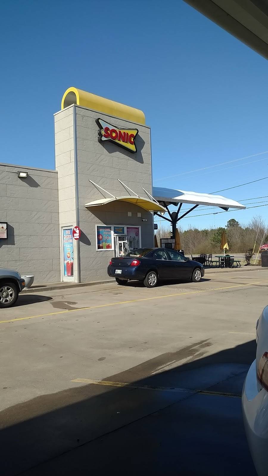 Sonic Drive-In | restaurant | 2530 Highway 46 South, Dickson, TN 37055, USA | 6154410015 OR +1 615-441-0015