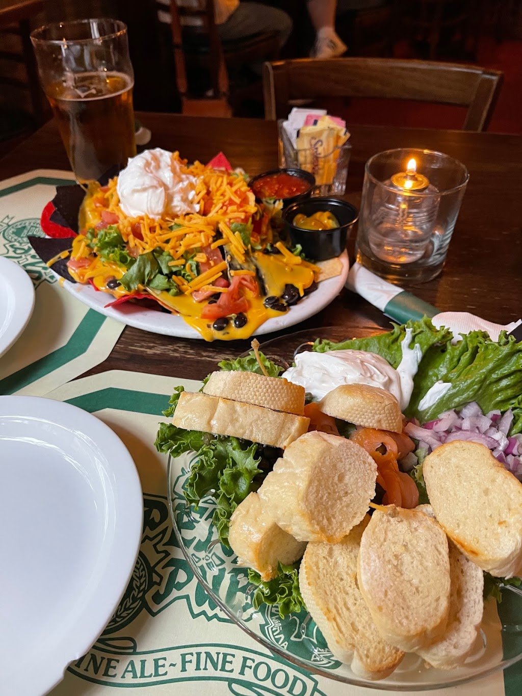 Six Pence Pub | restaurant | 245 Bull St, Savannah, GA 31401, USA | 9122333156 OR +1 912-233-3156